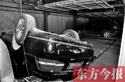 鄭州多家立體停車場存安全隱患 一轎車“墜樓”